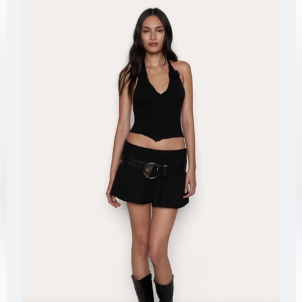 GUIZIO Alacant Knit Halter Top in Black Small New 


Elegant Black Halter Top